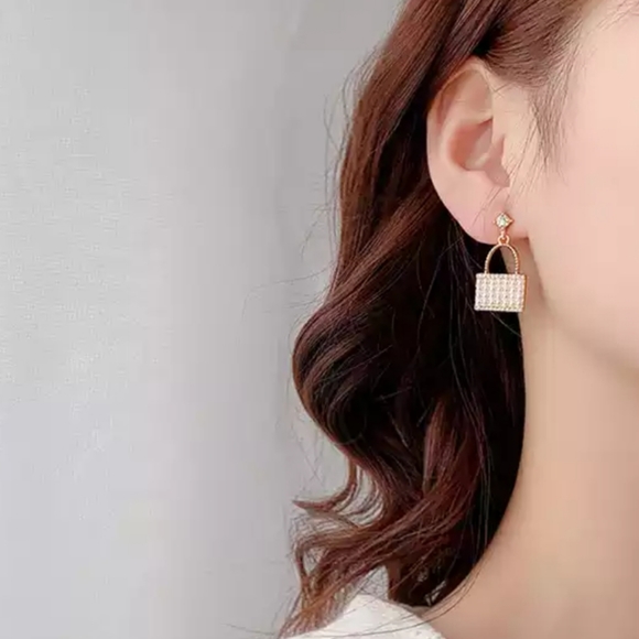 Brand New Rhinestone & Pearl Dangle Earrings - Picture 6 of 7